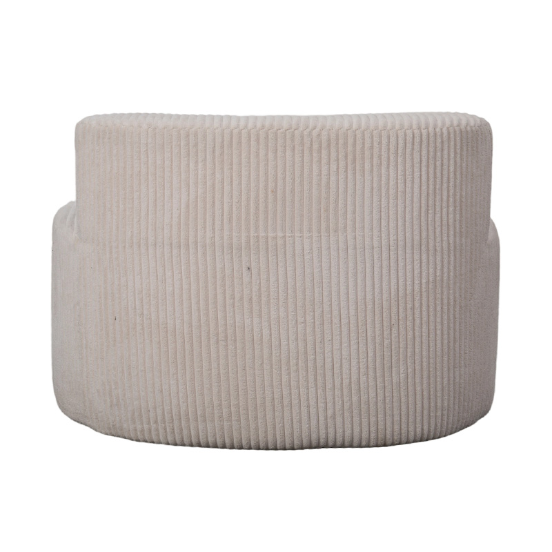 Sofá individual de pana beige claro con respaldo curvo