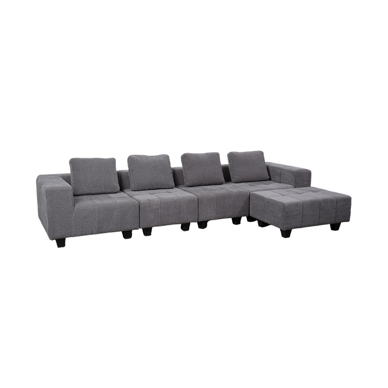 Sofá modular grande en forma de L de tela gris claro con cojines cuadrados, estilo minimalista moderno