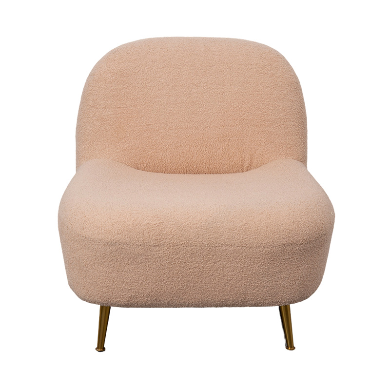 Sillón individual de espuma completa con respaldo curvado en suave felpa naranja, combinado con patas de metal dorado
